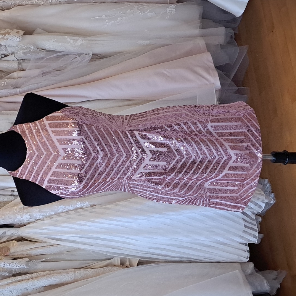 Sexy sequin dress Barbie vibes